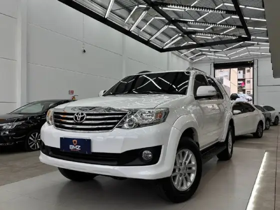 TOYOTA HILUX SW4 2.7 SR 4X2 16V FLEX 4P MANUAL TOYOTA HILUX SW4 2.7 SR 4X2 16V FLEX 4P MANUAL
