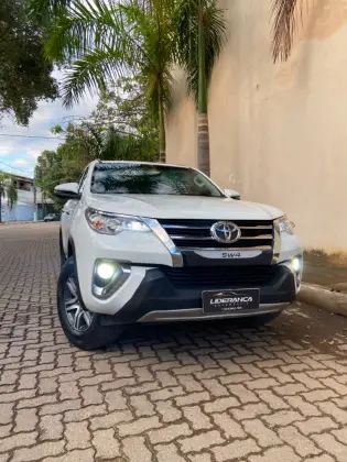 TOYOTA HILUX SW4 2.7 SRV 7 LUGARES 4X2 16V FLEX 4P AUTOMÁTICO TOYOTA HILUX SW4 2.7 SRV 7 LUGARES 4X2 16V FLEX 4P AUTOMÁTICO