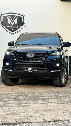 TOYOTA HILUX SW4 2.7 VVT-i FLEX SRV 7L 4X2 AUTOMÁTICO TOYOTA HILUX SW4 2.7 VVT-i FLEX SRV 7L 4X2 AUTOMÁTICO