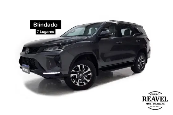 TOYOTA HILUX SW4 2.8 D-4D TURBO DIESEL DIAMOND 7L 4X4 AUTOMÁTICO TOYOTA HILUX SW4 2.8 D-4D TURBO DIESEL DIAMOND 7L 4X4 AUTOMÁTICO