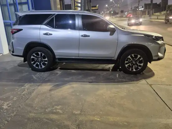 TOYOTA-HILUX SW4-2.8 D-4D TURBO DIESEL SRX PLATINUM 4X4 AUTOMÁTICO TOYOTA-HILUX SW4-2025