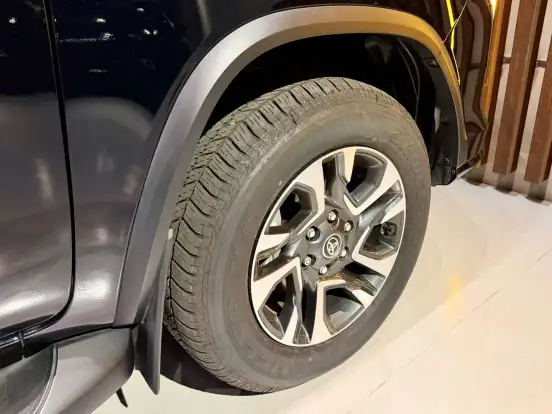 TOYOTA-HILUX SW4-2025