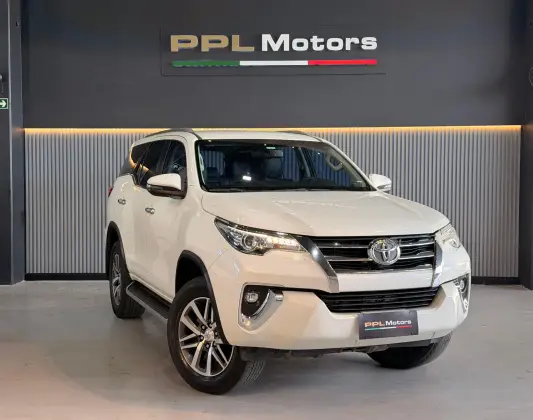 TOYOTA HILUX SW4 2.8 SRX 4X4 7 LUGARES 16V TURBO INTERCOOLER DIESEL 4P AUTOMÁTICO TOYOTA HILUX SW4 2.8 SRX 4X4 7 LUGARES 16V TURBO INTERCOOLER DIESEL 4P AUTOMÁTICO