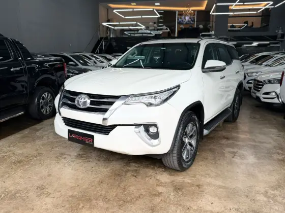 TOYOTA HILUX SW4 2.8 SRX 4X4 7 LUGARES 16V TURBO INTERCOOLER DIESEL 4P AUTOMÁTICO TOYOTA HILUX SW4 2.8 SRX 4X4 7 LUGARES 16V TURBO INTERCOOLER DIESEL 4P AUTOMÁTICO