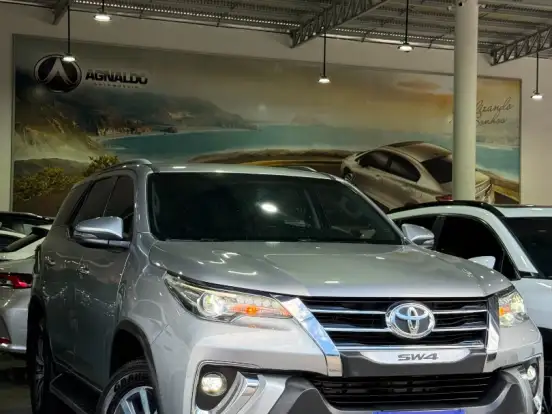 TOYOTA-HILUX SW4-2.8 SRX 4X4 7 LUGARES 16V TURBO INTERCOOLER DIESEL 4P AUTOMÁTICO TOYOTA-HILUX SW4-2019