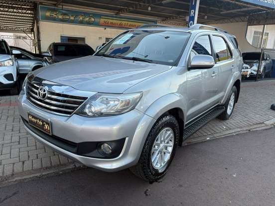 TOYOTA-HILUX SW4-2.7 SR 4X2 16V FLEX 4P AUTOMÁTICO TOYOTA-HILUX SW4-2015