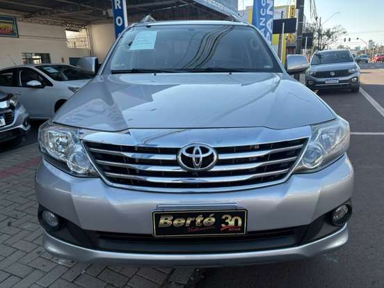 TOYOTA-HILUX SW4-2.7 SR 4X2 16V FLEX 4P AUTOMÁTICO TOYOTA-HILUX SW4-2015