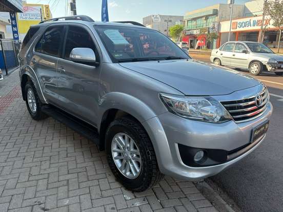 TOYOTA-HILUX SW4-2015