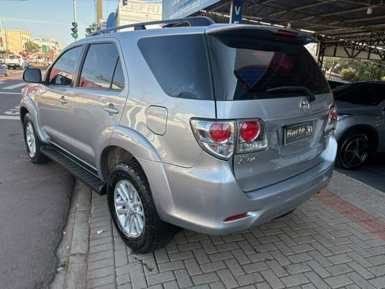 TOYOTA-HILUX SW4-2.7 SR 4X2 16V FLEX 4P AUTOMÁTICO TOYOTA-HILUX SW4-2015