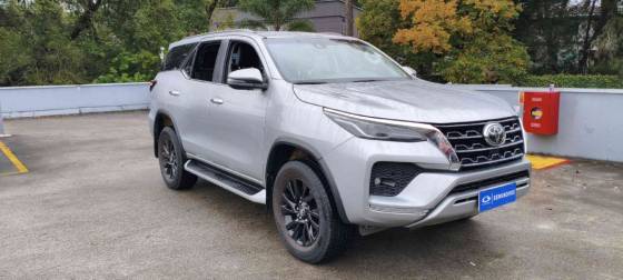 TOYOTA HILUX SW4 2.8 D-4D TURBO DIESEL SRX 4X4 AUTOMÁTICO