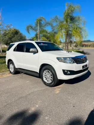 TOYOTA HILUX SW4 3.0 SRV 4X4 7 LUGARES 16V TURBO INTERCOOLER DIESEL 4P AUTOMÁTICO