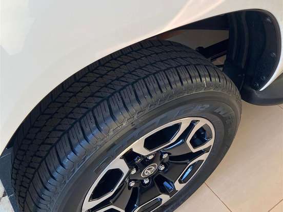 TOYOTA-HILUX-2.8 D-4D TURBO DIESEL CD SR 4X4 AUTOMÁTICO TOYOTA-HILUX-2024