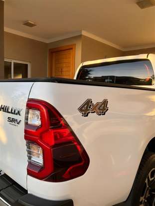 TOYOTA-HILUX-2024