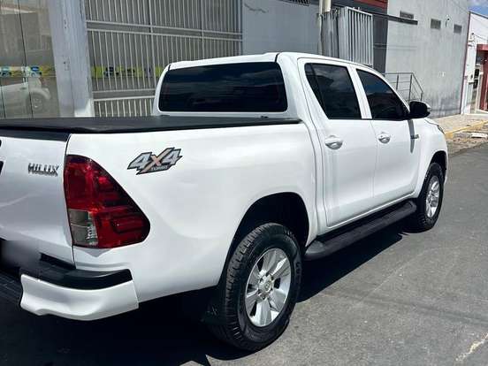 TOYOTA-HILUX-2.8 STD 4X4 CD 16V DIESEL 4P MANUAL TOYOTA-HILUX-2017