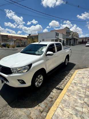 TOYOTA-HILUX-2017