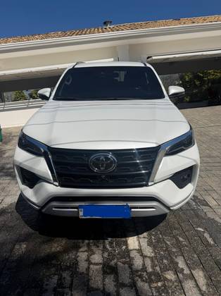 TOYOTA HILUX SW4 2.8 D-4D TURBO DIESEL SRX 7L 4X4 AUTOMÁTICO