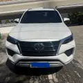 TOYOTA HILUX SW4 2.8 D-4D TURBO DIESEL SRX 7L 4X4 AUTOMÁTICO TOYOTA HILUX SW4 2.8 D-4D TURBO DIESEL SRX 7L 4X4 AUTOMÁTICO