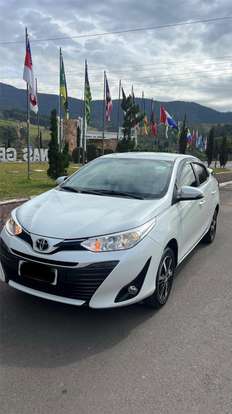 TOYOTA-YARIS-2019