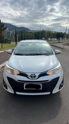 TOYOTA-YARIS-2019