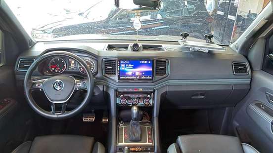 VOLKSWAGEN-AMAROK-2025
