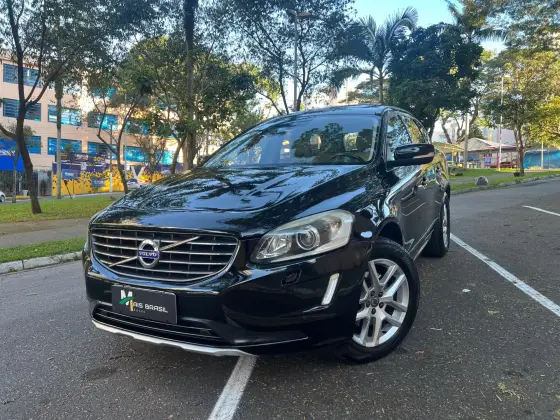 VOLVO XC60 2.0 T5 MOMENTUM GASOLINA 4P AUTOMÁTICO VOLVO XC60 2.0 T5 MOMENTUM GASOLINA 4P AUTOMÁTICO