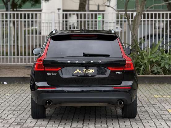 VOLVO-XC60-2020