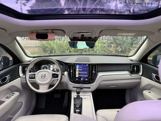 VOLVO-XC60-2.0 T5 GASOLINA MOMENTUM AWD GEARTRONIC VOLVO-XC60-2020