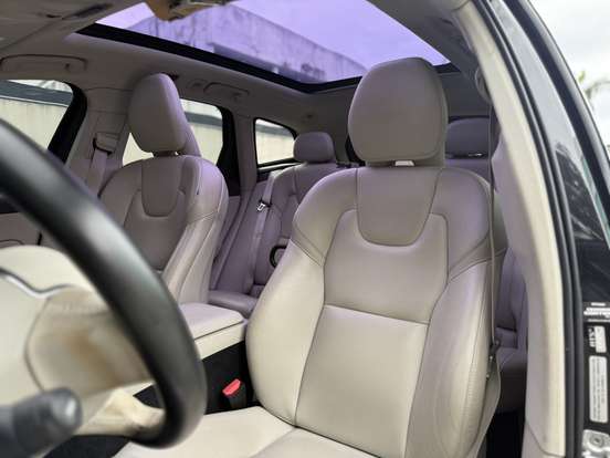 VOLVO-XC60-2020