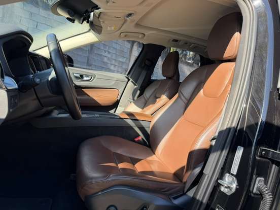 VOLVO-XC60-2019