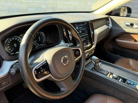 VOLVO-XC60-2.0 T5 GASOLINA MOMENTUM AWD GEARTRONIC VOLVO-XC60-2019