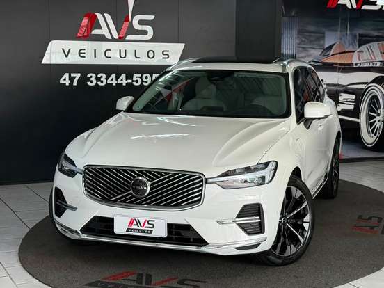 VOLVO-XC60-2025
