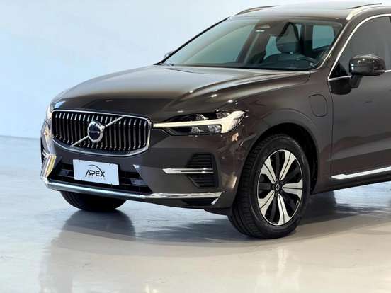 VOLVO-XC60-2023