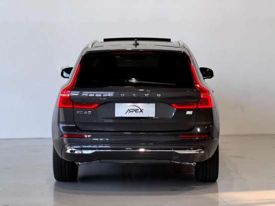 VOLVO-XC60-2023