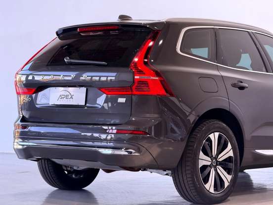 VOLVO-XC60-2023