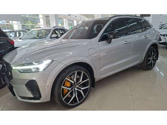 VOLVO-XC60-2023