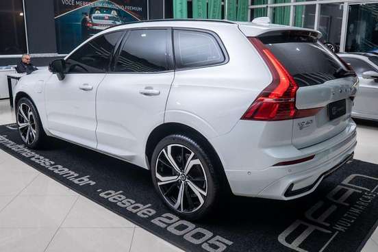 VOLVO-XC60-2023