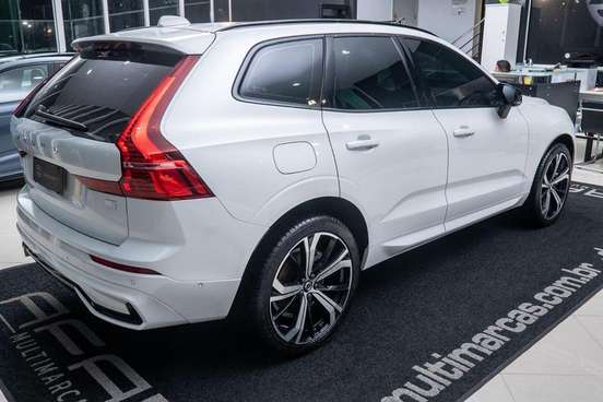 VOLVO-XC60-2023