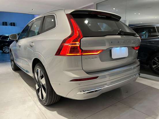 VOLVO-XC60-2024