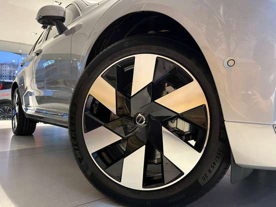 VOLVO-XC60-2024