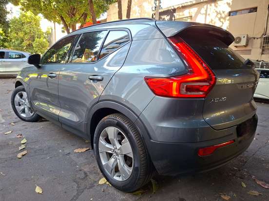 VOLVO-XC40-2019