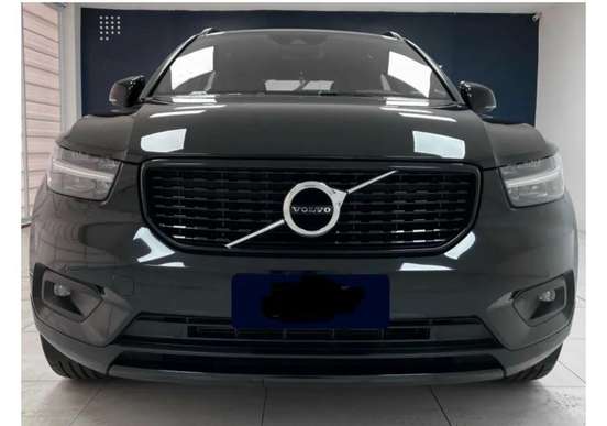 VOLVO-XC40-2019