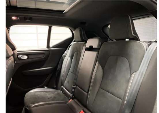 VOLVO-XC40-2019