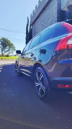 VOLVO-XC60-2016