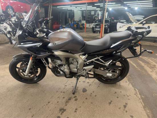YAMAHA-FAZER FZ6S-2006