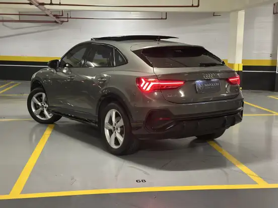 AUDI-Q3-2022
