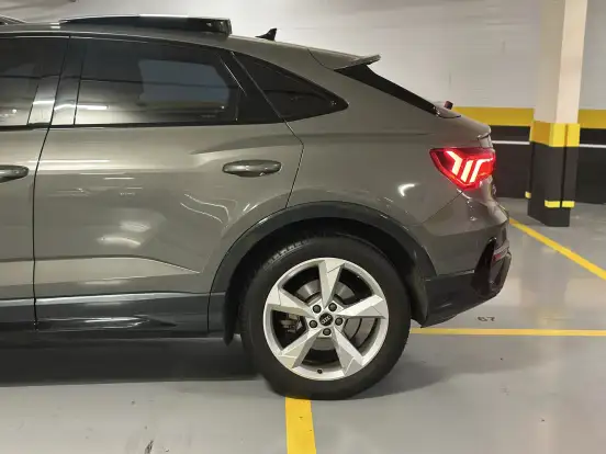 AUDI-Q3-2022