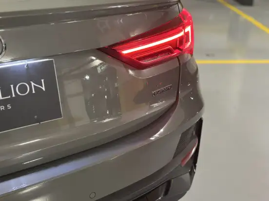 AUDI-Q3-2022