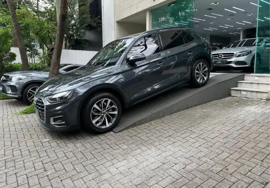 AUDI-Q5-2021