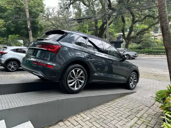 AUDI-Q5-2021