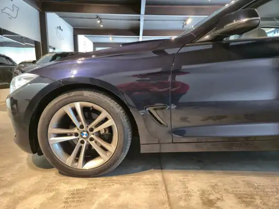 BMW-320i-2015